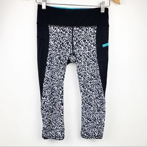 LULULEMON Black/White Yoga Workout Capri Pants 4